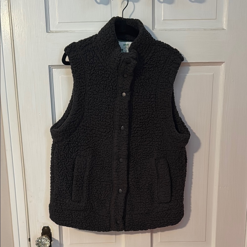 Aerie Cloud Sherpa Vest Flannel Button up with Pockets Size Medium Gray